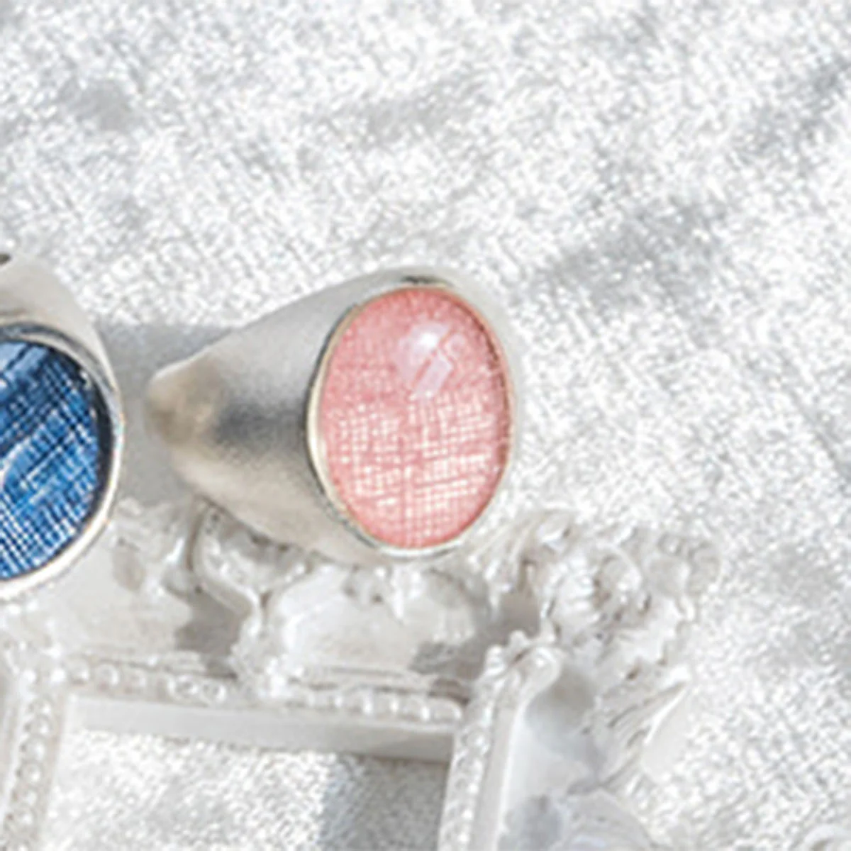 Silver Signet Ring Round Moshi Pink - Orbis